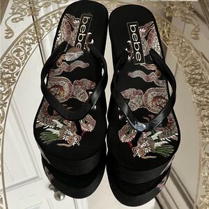 Bebe Black Dragon Print Women's platform Flip Flops